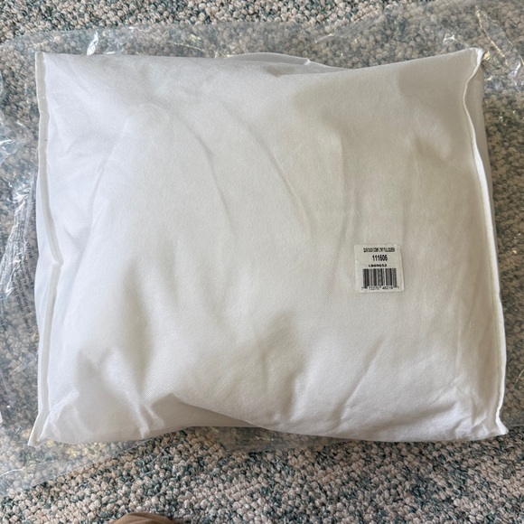 Quince Lightweight Luxe Goose Down Comforter - Picture 5 of 7